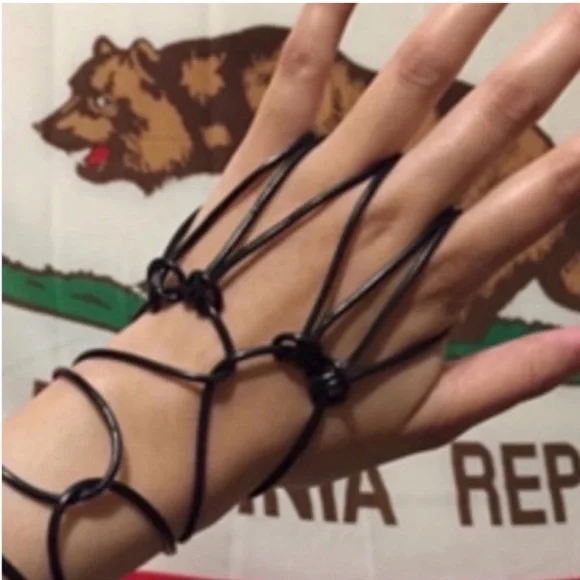 Hot Topic Black Rubber Gummy Bracelets 10 pc Silicone Jelly Wristbands 80s retro - Picture 8 of 10